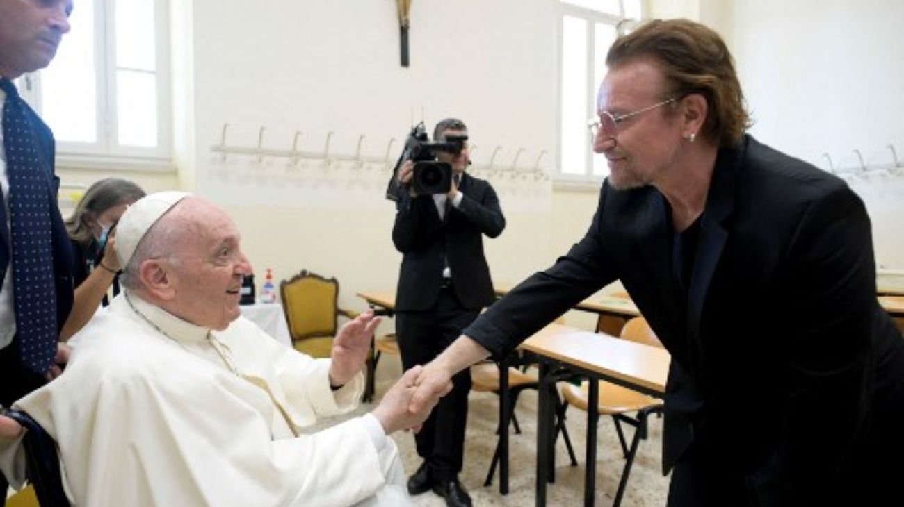 Martín Lousteau ofició de traductor de Bono de U2 ante el Papa Francisco