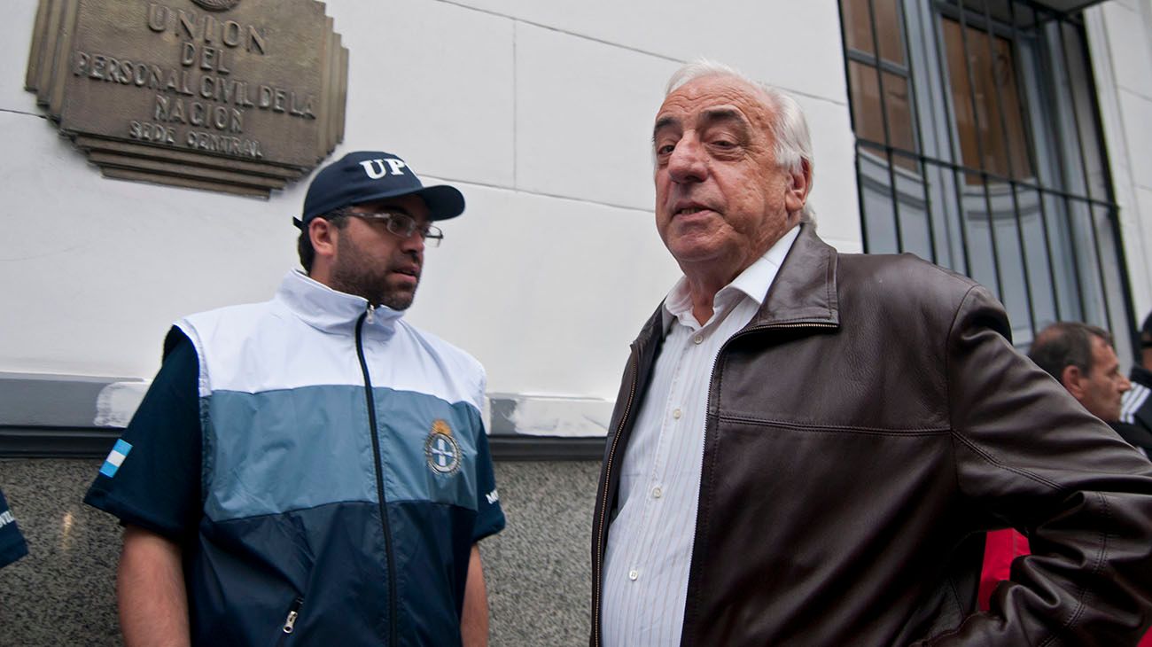 El hijo del titular del gremio de Transporte trabaja para el gobierno porteño