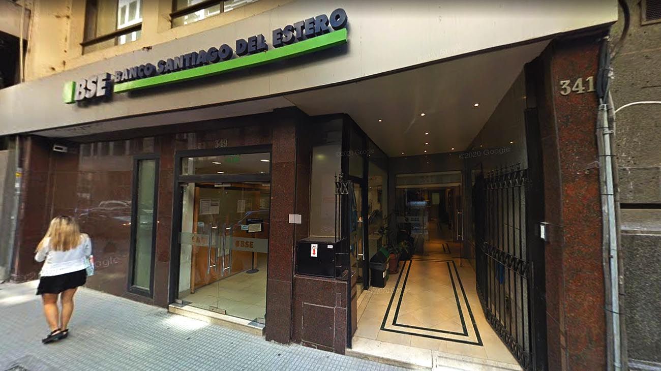 Multan con $900 mil a un banco que demoró tres horas en atender a sus clientes
