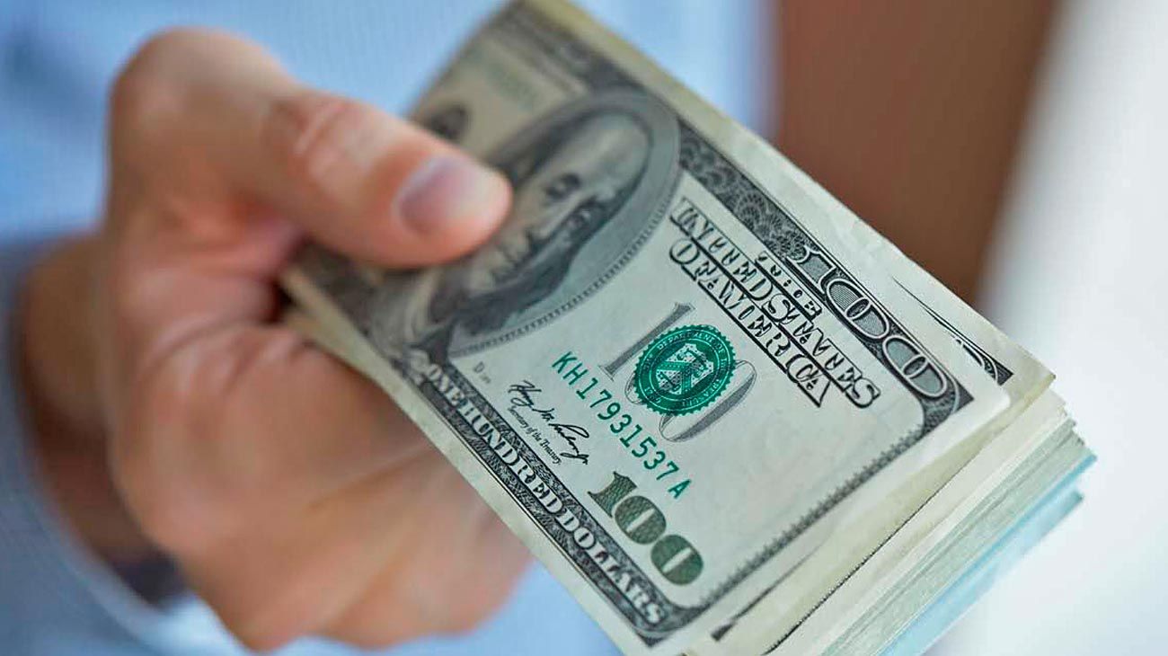 El dólar blue cerró a $1090 para la compra y $1060 para la venta