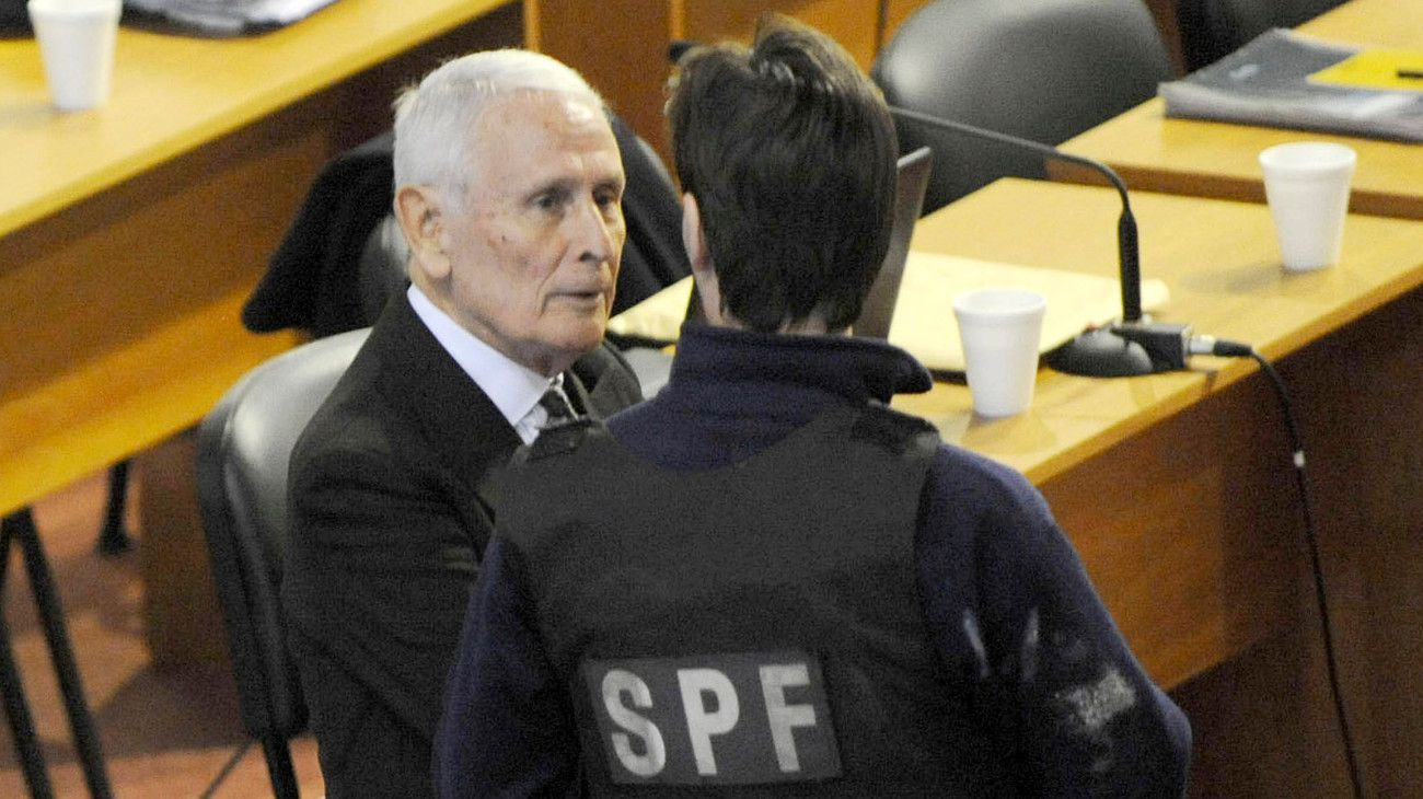 Conceden arresto domiciliario a Etchecolatz pero seguirá preso por otras causas