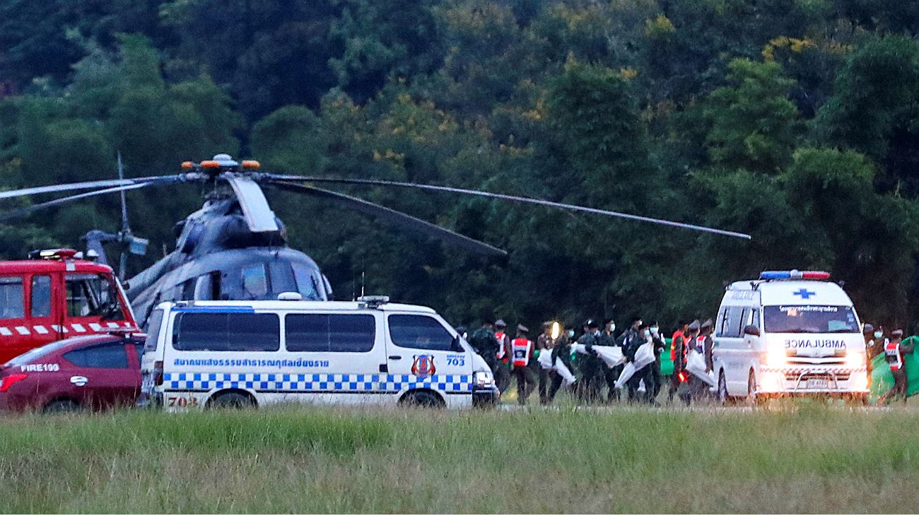 Tailandia: todos los chicos y el entrenador fueron rescatados con éxito en el tercer día del operativo en la cueva