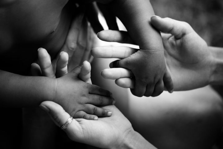 Prevalecen los derechos de una beba y otorgan la guarda a sus tíos maternos
