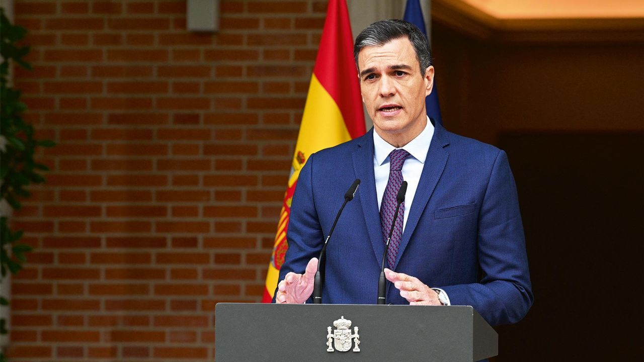 Tras amagar con renunciar, Pedro Sánchez seguirá al frente del Gobierno de España