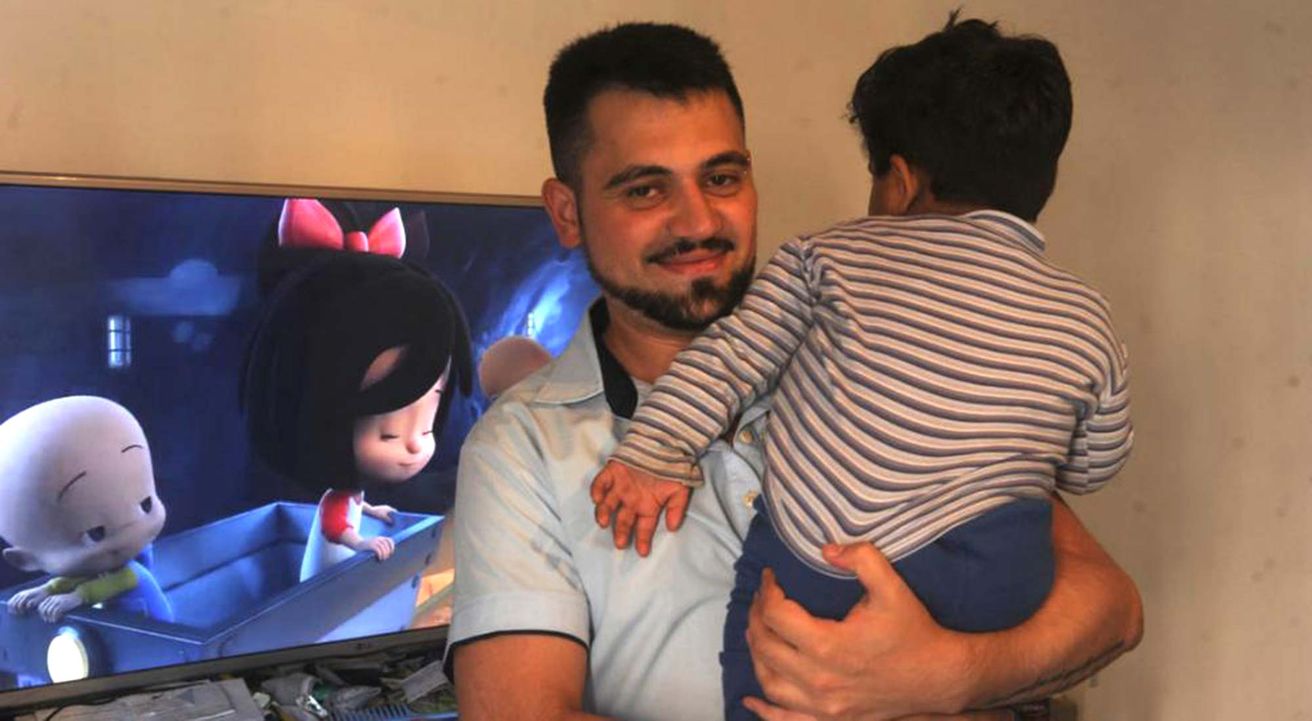 La historia del enfermero de Tucumán que adoptó a un bebé abandonado