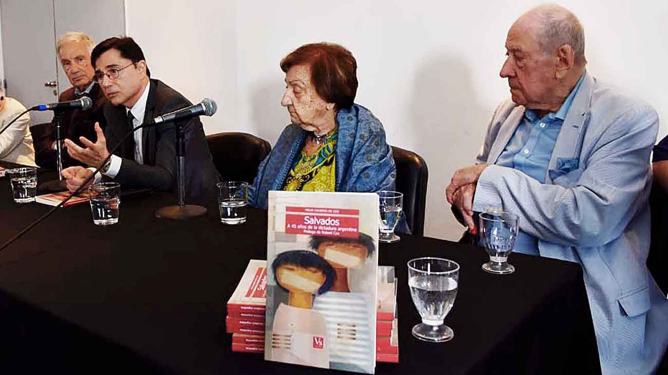 Maud Cox presentó un libro sobre el horror de la dictadura junto a Bob Cox y Jorge Fontevecchia