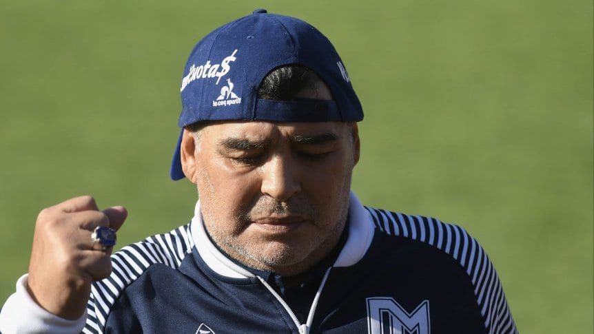 Cuanto tiempo puede estar internado Maradona tras la operación