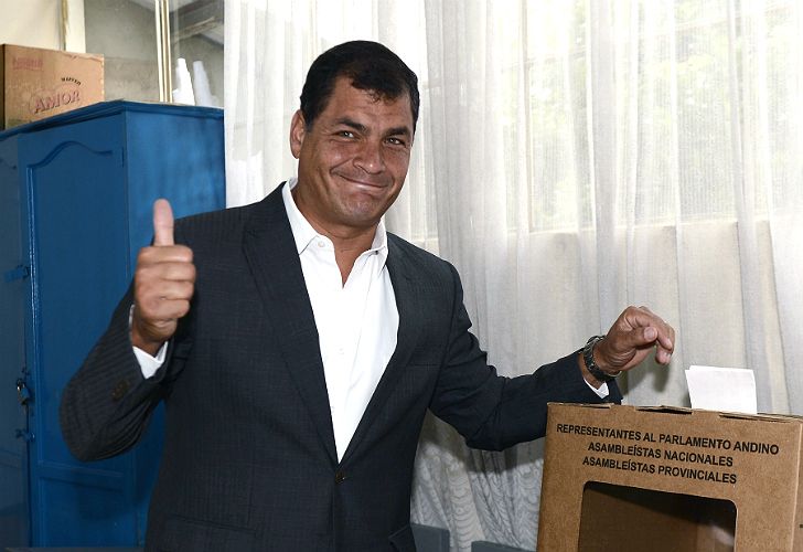Rafael Correa, cerca de ser re-reelecto como presidente de Ecuador