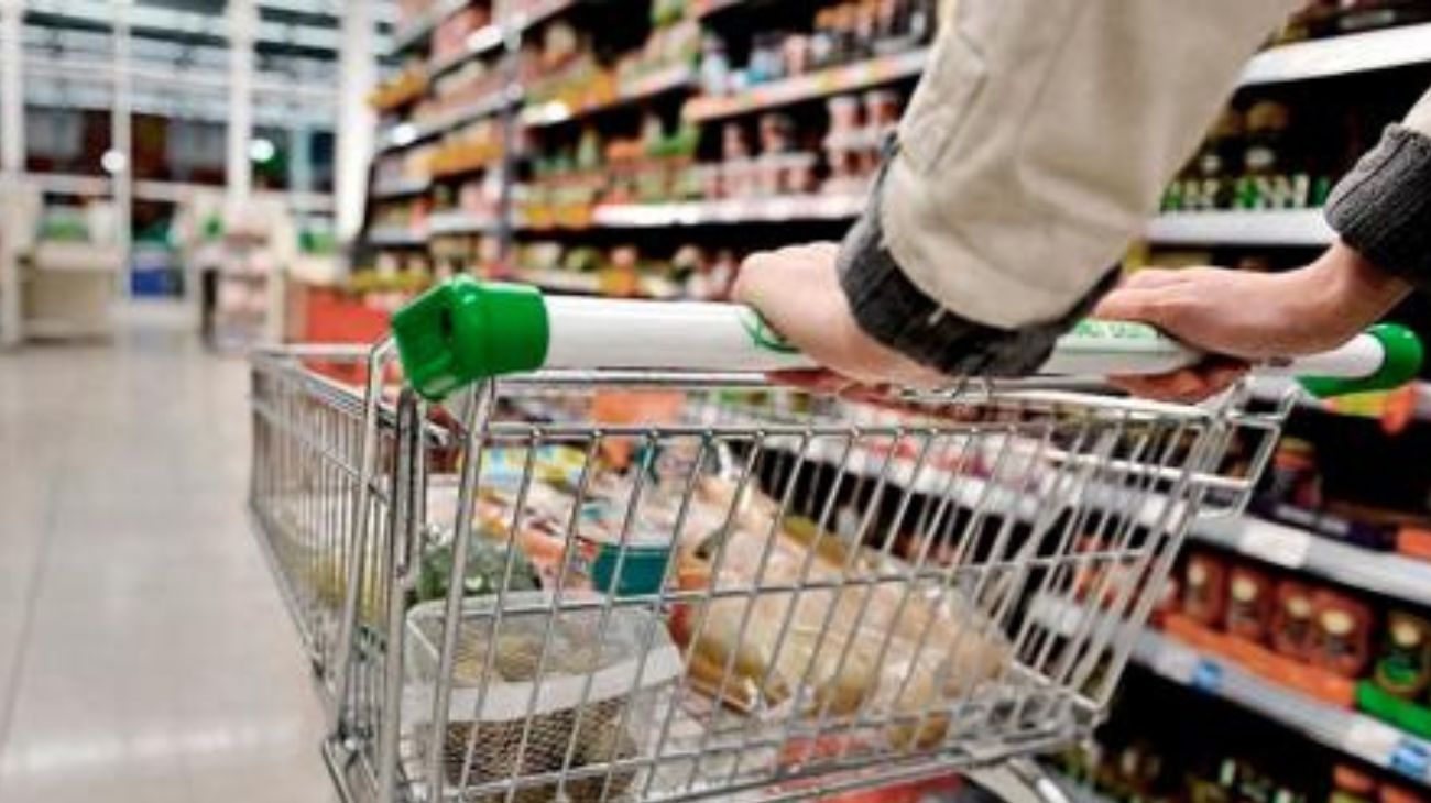 Aumentos a la espera del balotaje: subas en alimentos, tarifas, prepagas y combustibles