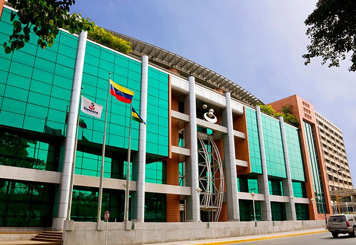 Detienen a 11 ejecutivos de Banesco, el mayor banco de Venezuela