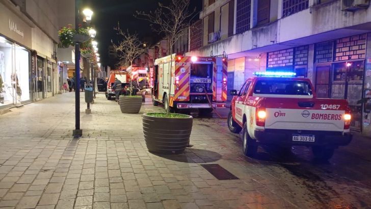 Madrugada trágica: cuatro muertos por un incendio en pleno centro