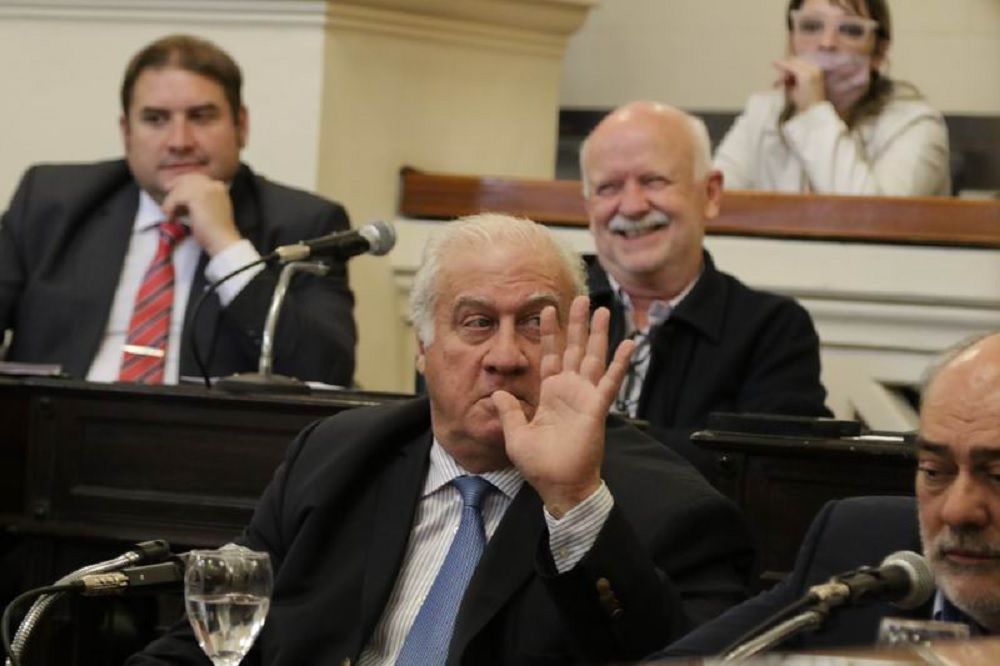 Un senador radical contra Adorni: "Era el paladín de la anticasta y usó el poder para sus cositas"