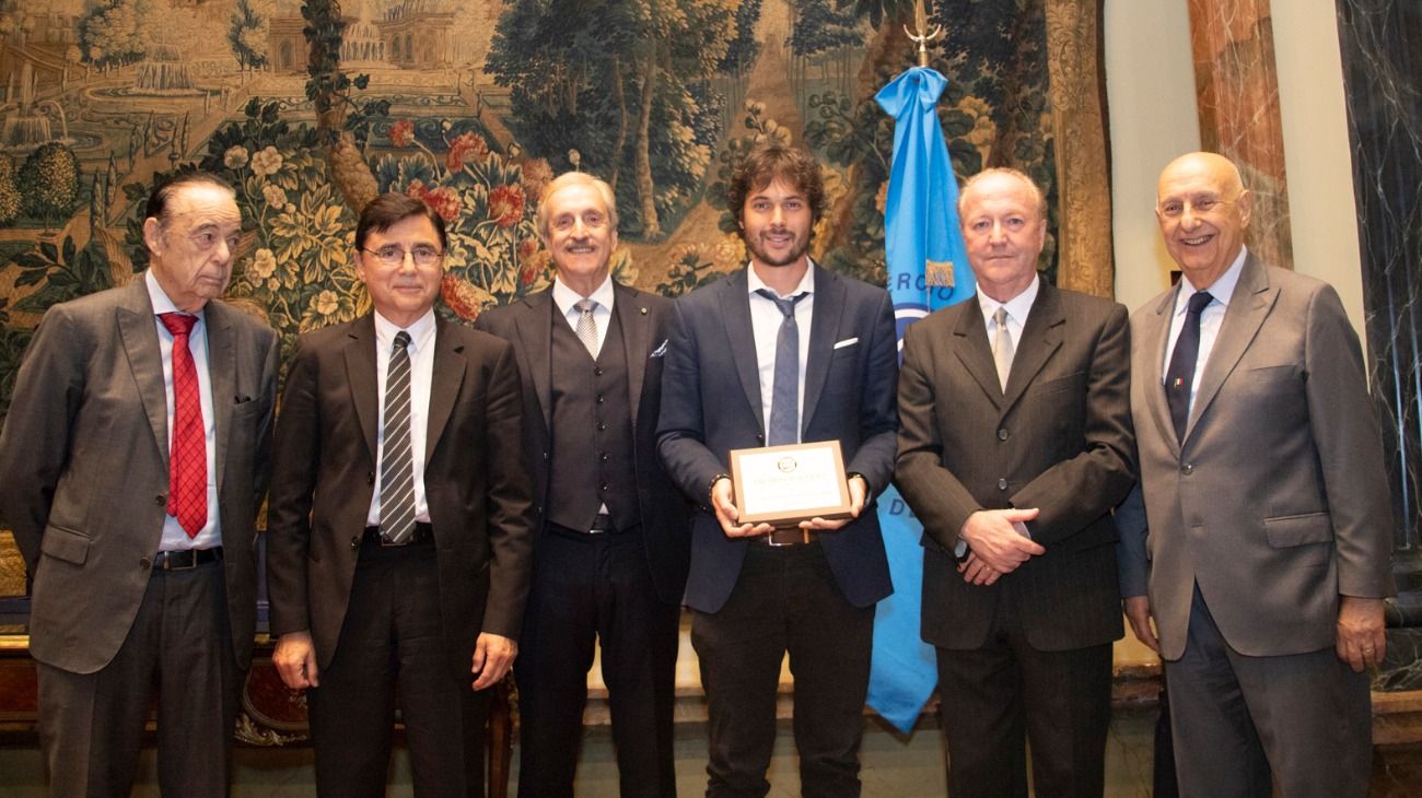 Agustino Fontevecchia fue distinguido con el premio "Eccelenza Italiana" por su labor periodística