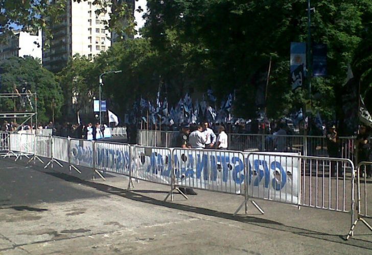 Kolina y La Cámpora aguardan a CFK en el Congreso