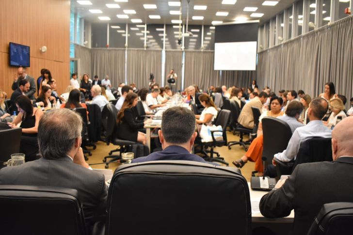 La oposición dialoguista reclama cambios racionales al megaproyecto de Milei