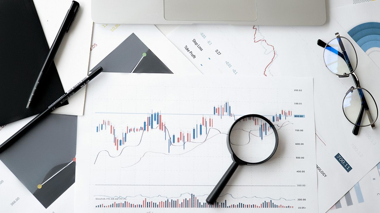 Guía completa: cómo elegir acciones para el trading en línea