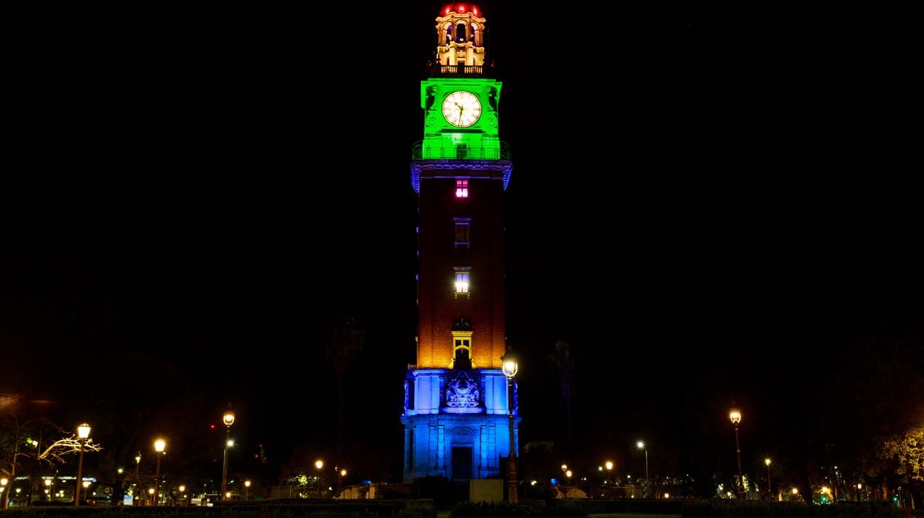 Semana del #OrgulloBA: Se iluminan edificios y monumentos porteños