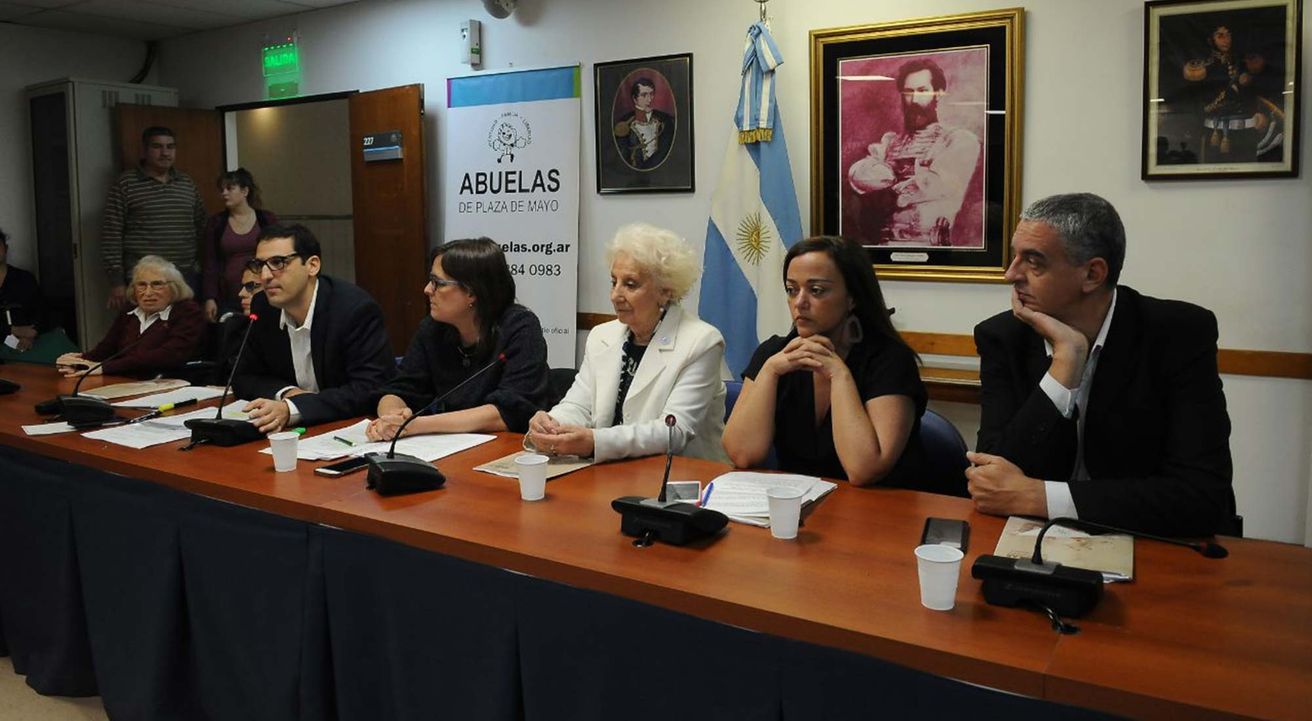 Abuelas de Plaza de Mayo busca sumar los derechos humanos al debate presidencial