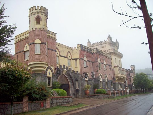 CASTILLOS Y PALACIOS EN LAS SIERRAS CORDOBESAS
