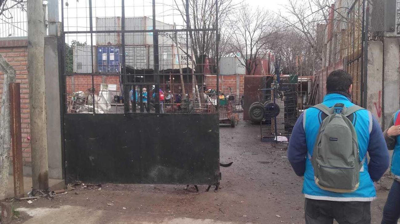 Allanan depósitos de “robacables” en Constitución y en la Villa 31