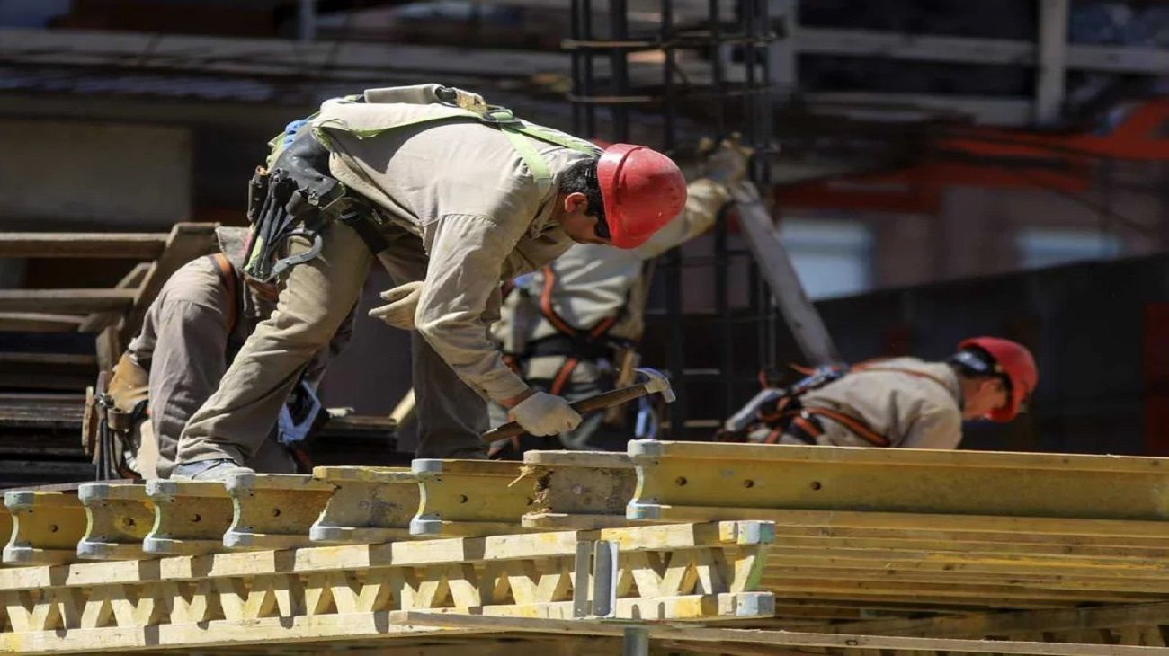 Cuál es el impacto de los recortes presupuestarios en las obras públicas y en salud