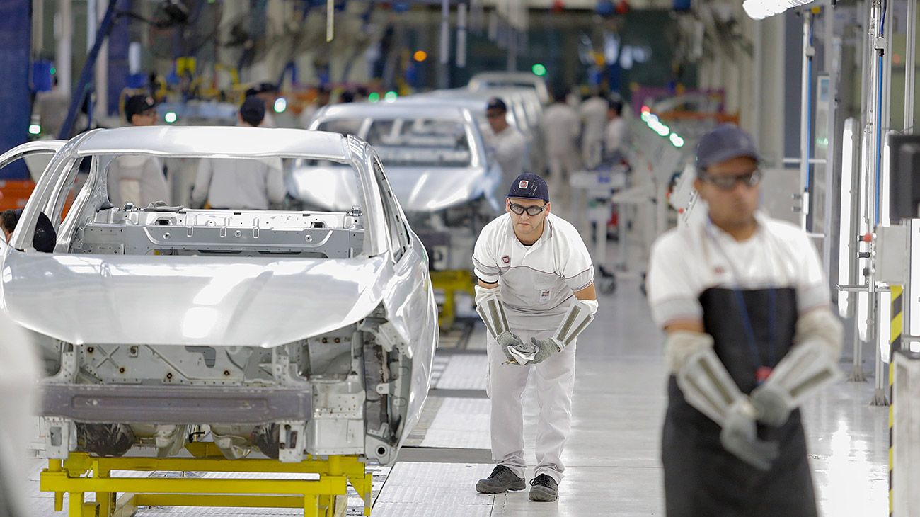 La industria se derrumbó 5,7% en julio