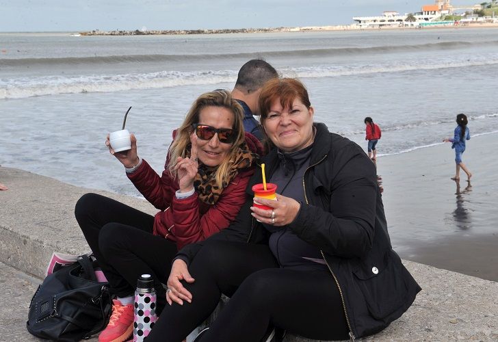 Gran mateada en la playa Bristol contra "la cheta de Nordelta"