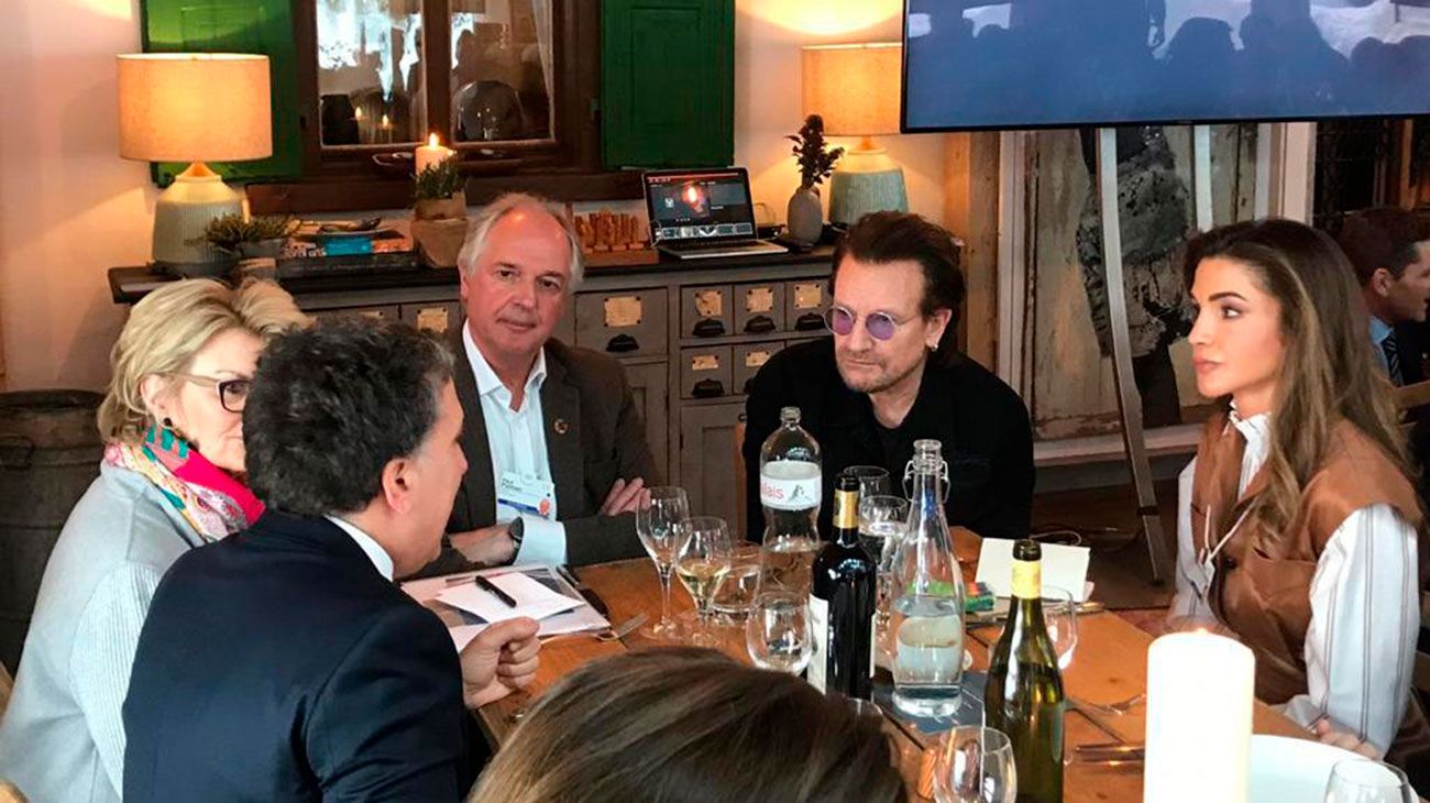 De qué hablaron Dujovne, Bono y la reina Rania de Jordania