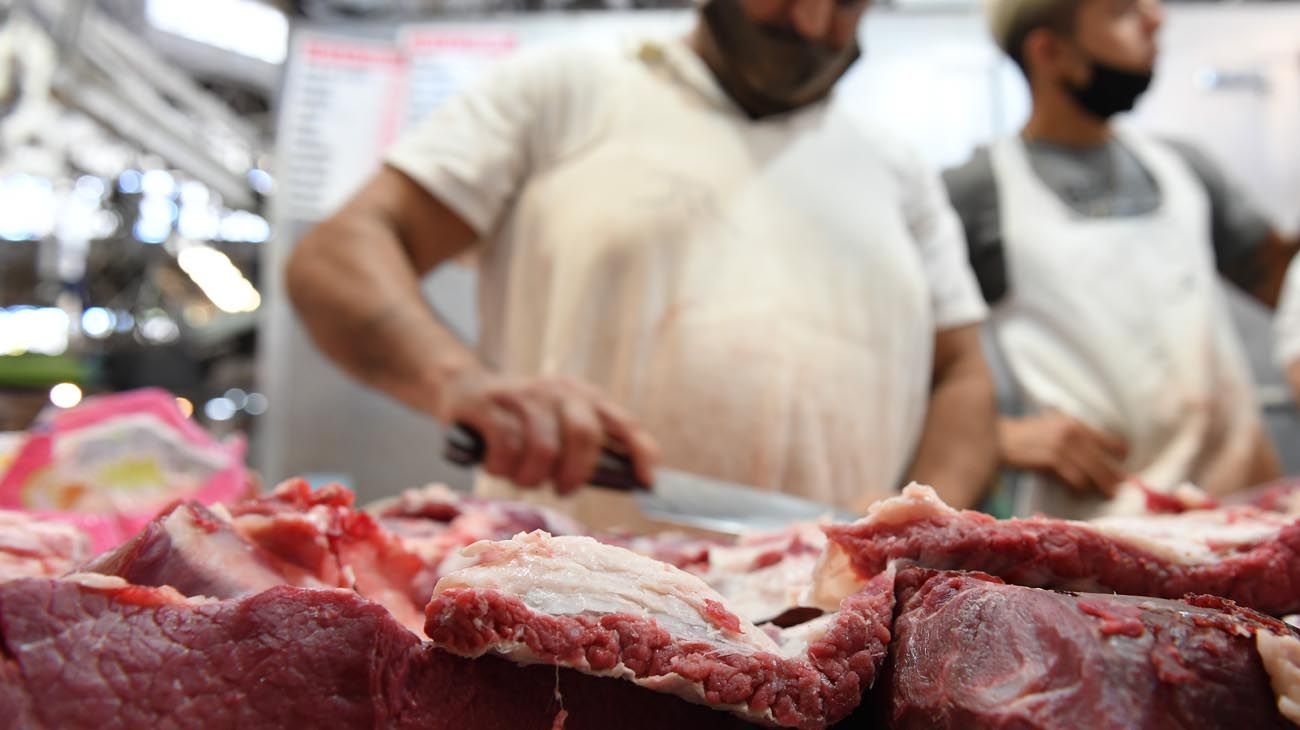 Un salario puede comprar 57 kg menos de asado que hace 7 años, pero el país sigue siendo el mayor consumidor