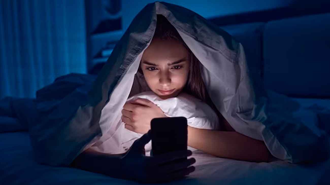 Señal de alerta sobre el "vamping", la adicción nocturna al celular
