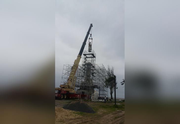 Inesperada polémica tras la instalación de la estatua de Colón