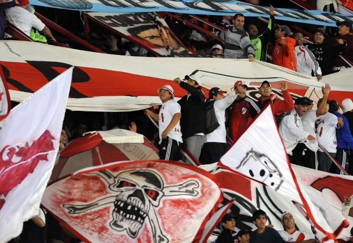 Interna eterna: apuñalaron a un ex barra de River