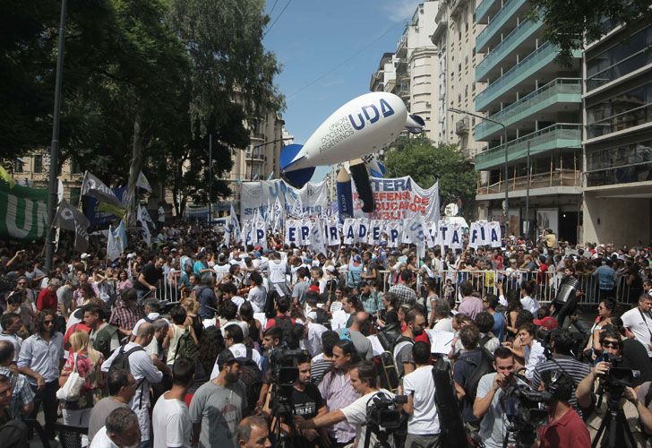 Los docentes coparon el centro porteño en reclamo de aumentos salariales