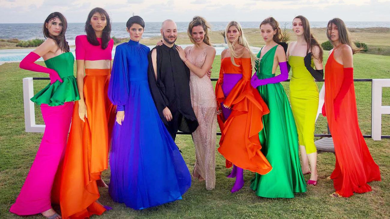Elina Fernández organizó un desfile con protocolos anticovid