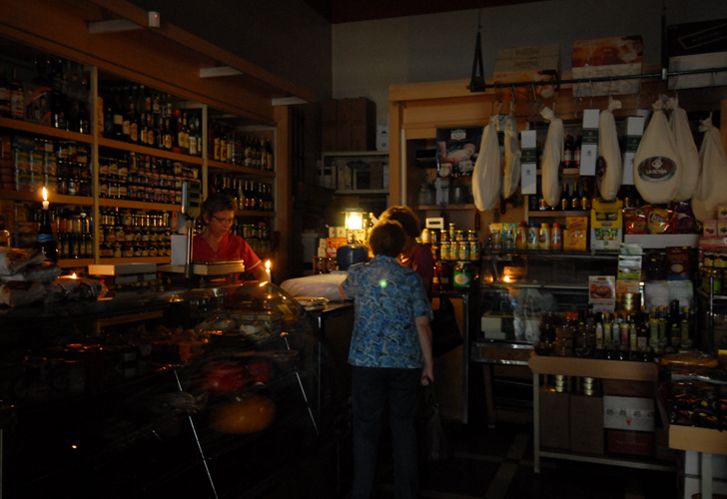 Vecinos de cinco barrios porteños se quejaron por la vuelta de los cortes de luz