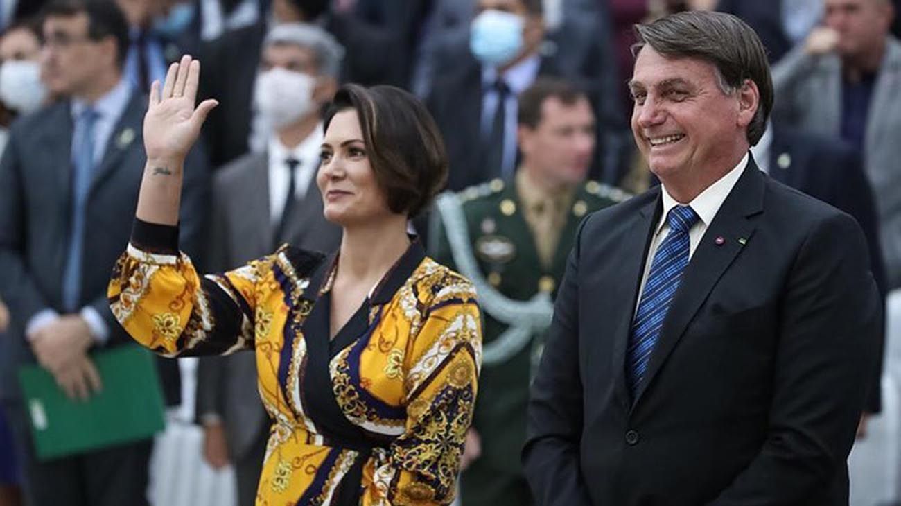 La crisis del hermético Bolsonaro: ahora su esposa Michelle dejó de seguirlo en las redes