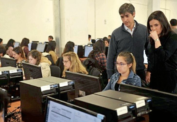 El Gobierno espera que el domingo los resultados puedan difundirse a las 21
