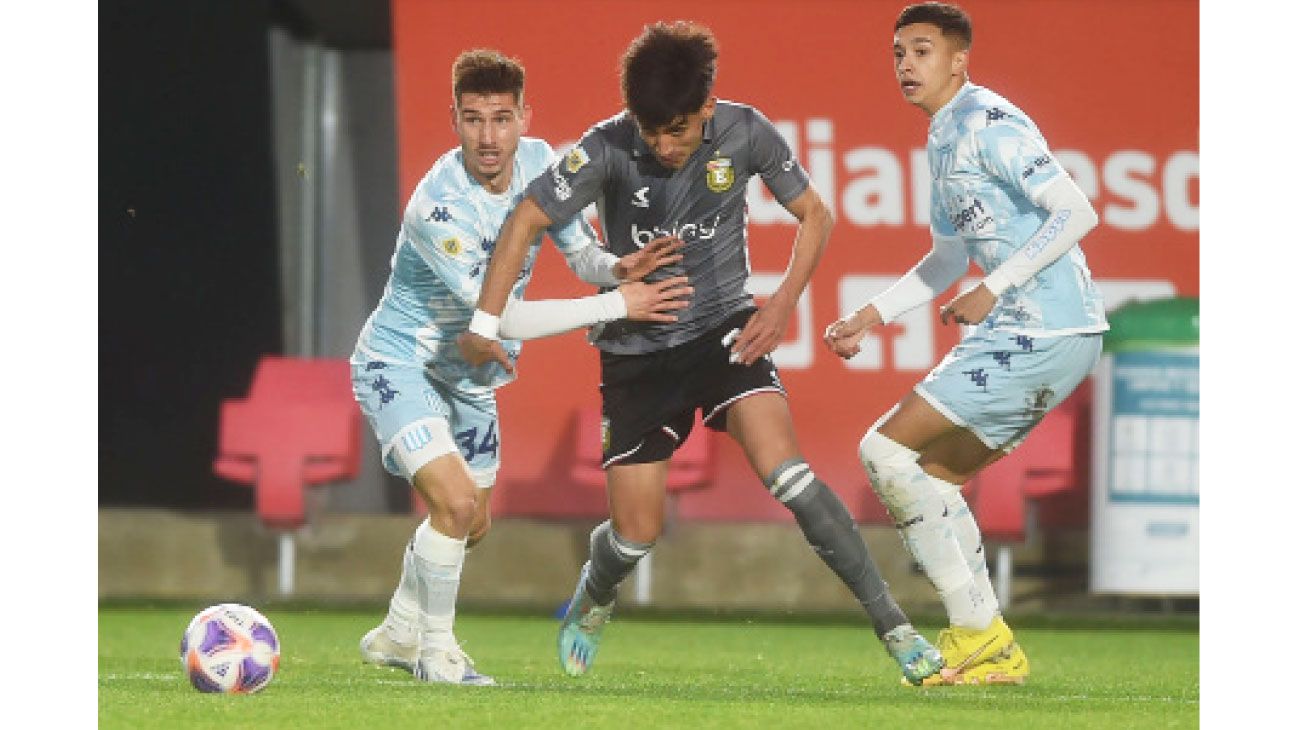Racing no pudo ni con un Estudiantes alternativo