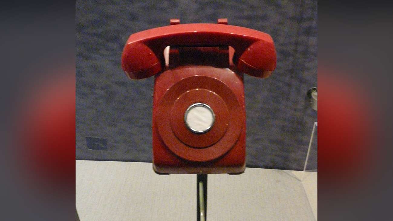 se conectó el "teléfono rojo" que comunicaba a EE.UU y la Unión Soviética