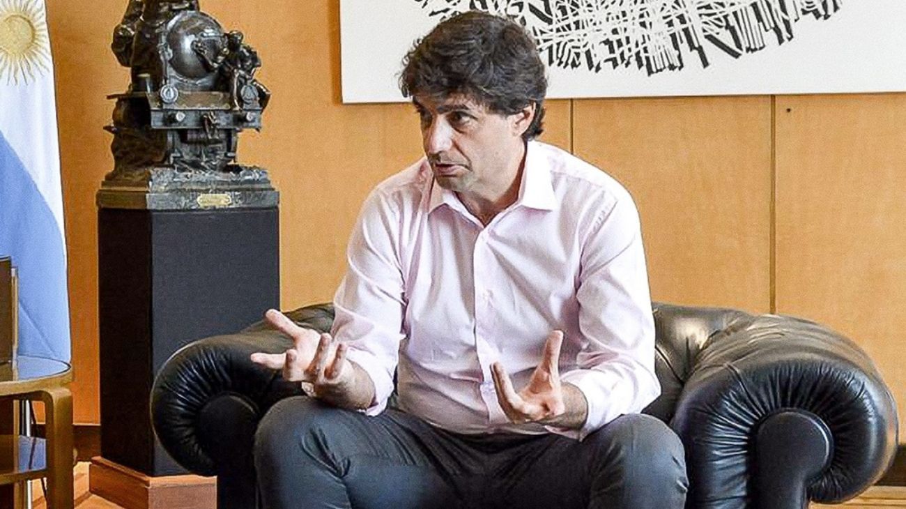 Hernán Lacunza: "Para dolarizar se necesitaría un tipo de cambio cercano a $3000"