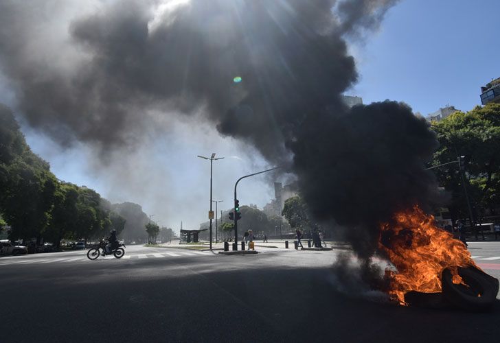 Piqueteros suman planes y liberan el corte en la 9 de Julio