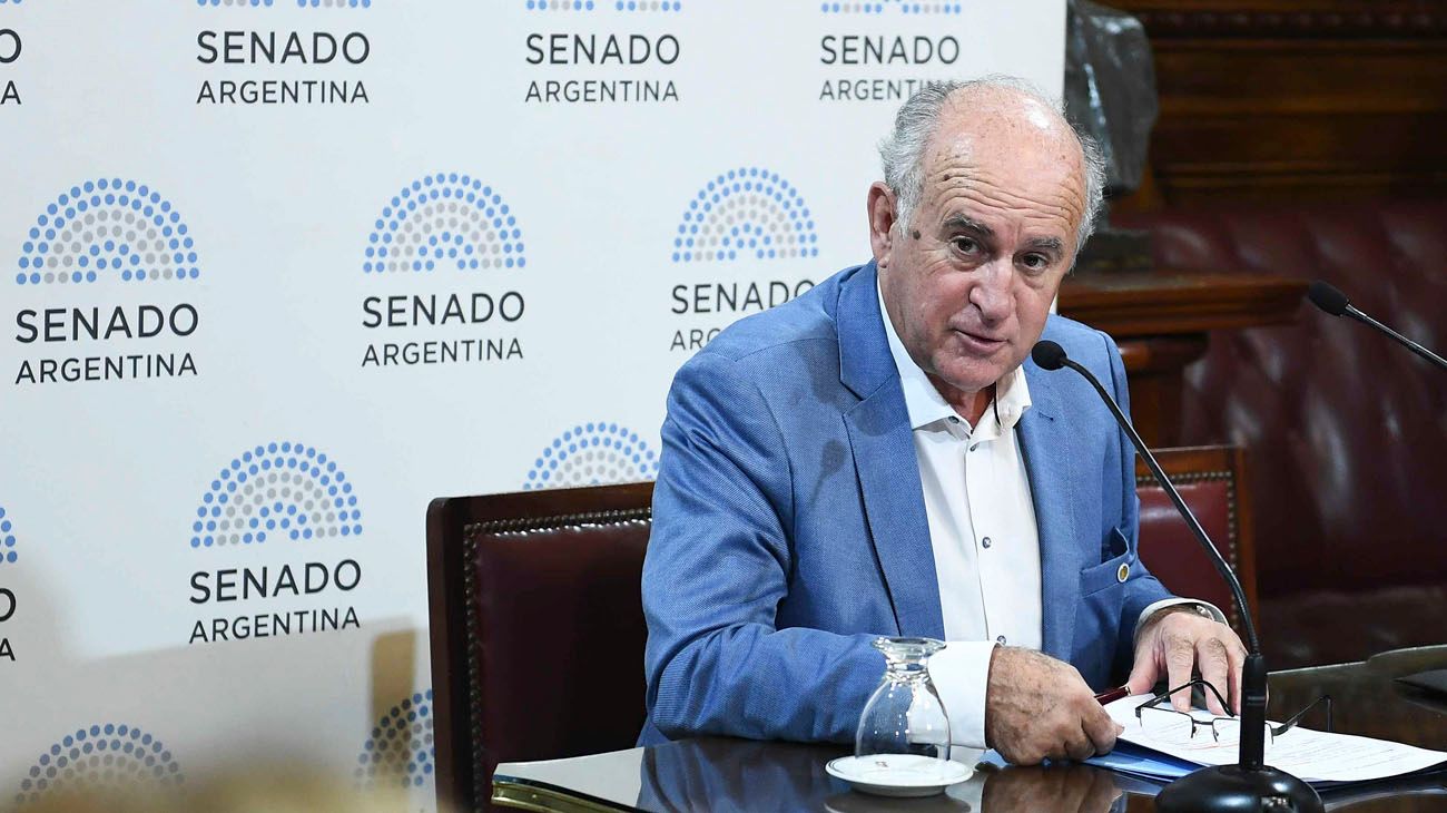 Oscar Parrilli: "No me parece correcto que el Estado pague sueldos a las empresas que fugaron plata"