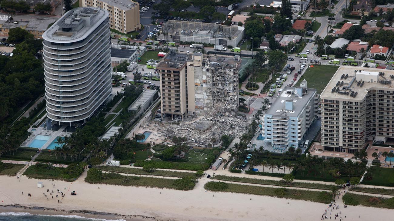 Fotogalería | Dramáticas escenas del derrumbe en Miami