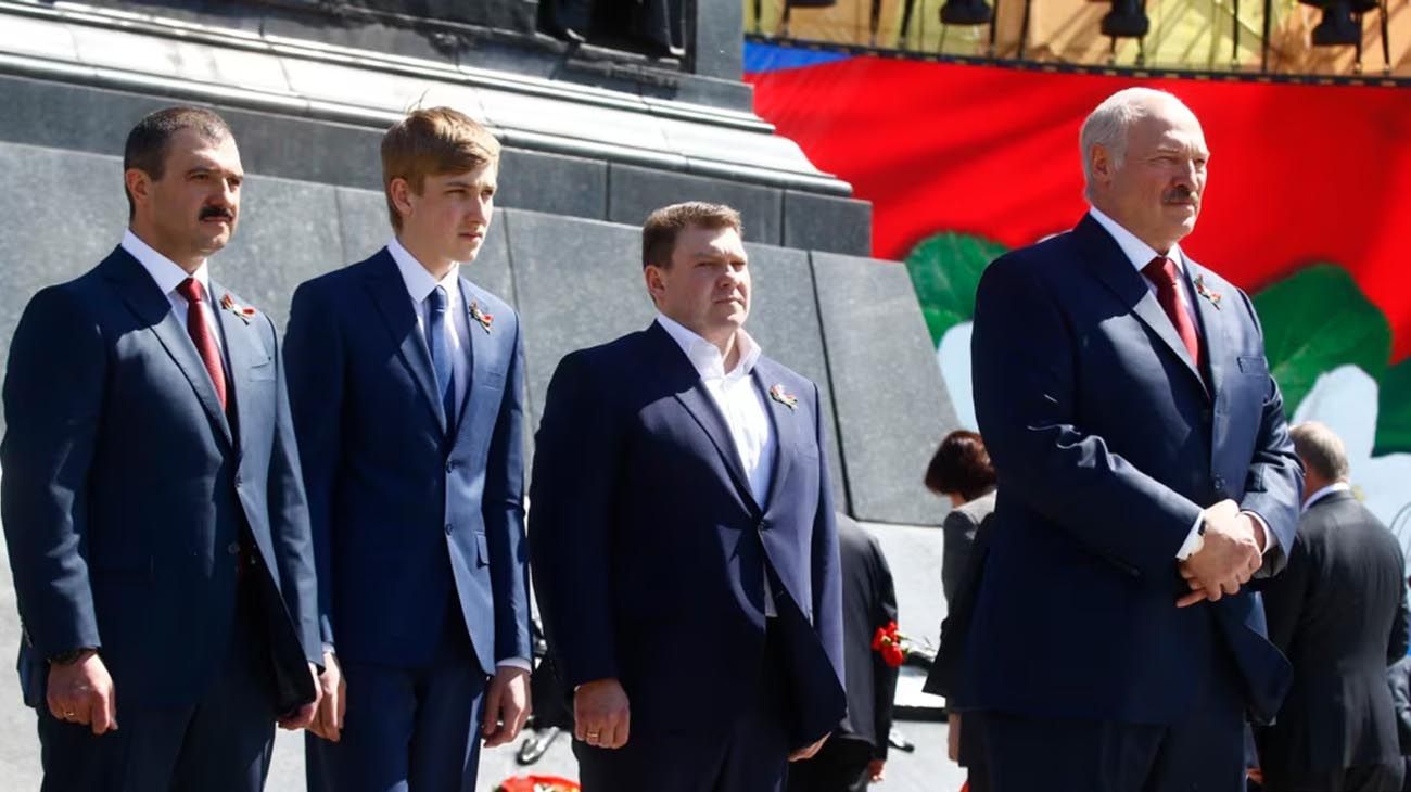 Bielorrusia: el hijo menor de Alexander Lukashenko se perfila como sucesor del régimen