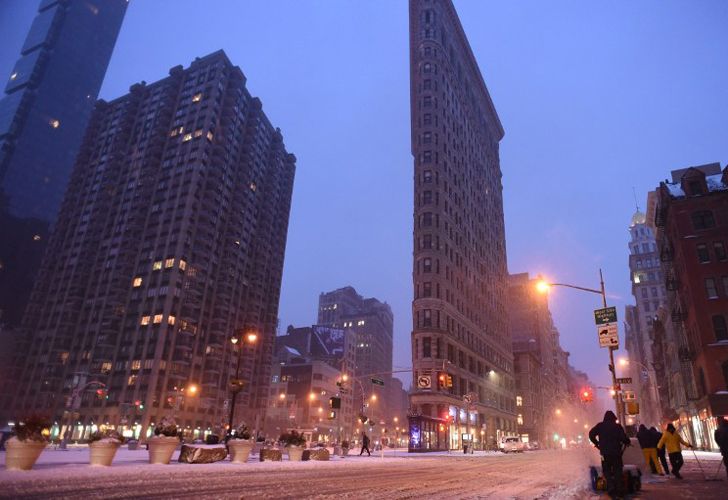 Nueva York amaneció bajo nieve tras el paso de la tormenta Stella