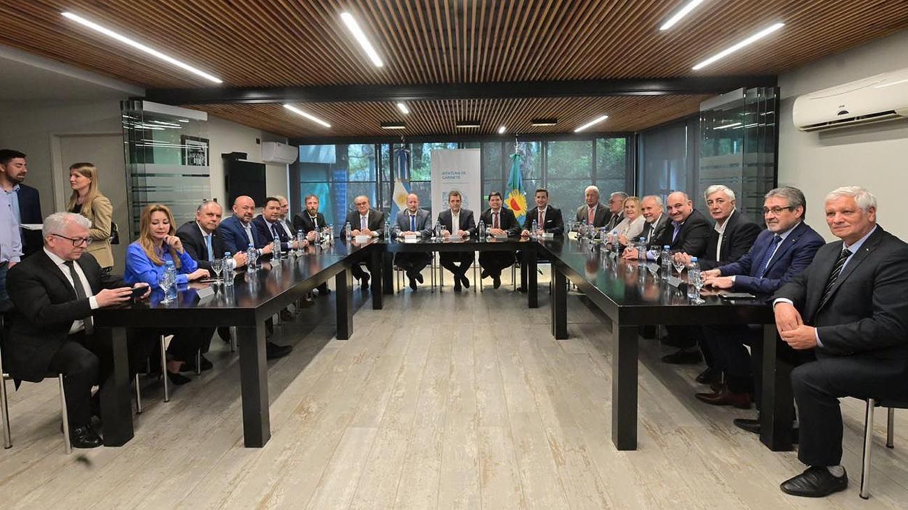 Día del Jubilado: Massa e Insaurralde encabezaron un acto en Lomas de Zamora