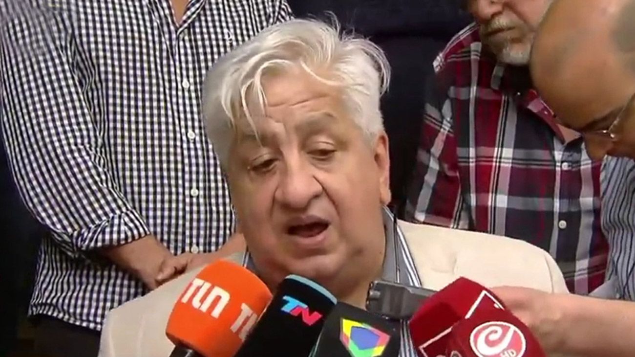 Julio Piumato levantó la protesta tras permanecer 13 horas encadenado