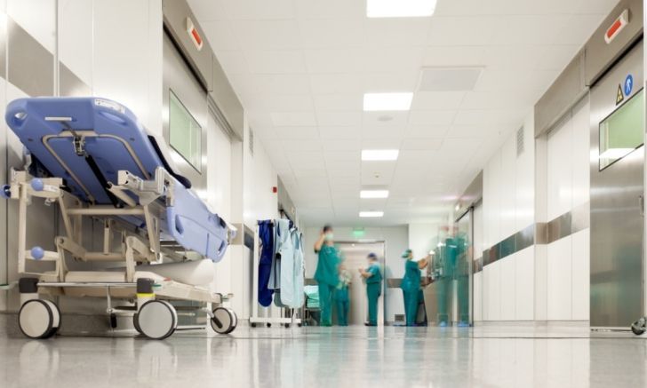 Clínicas y sanatorios exigen al gobierno su propia "Ley Bases" para sostener al sector