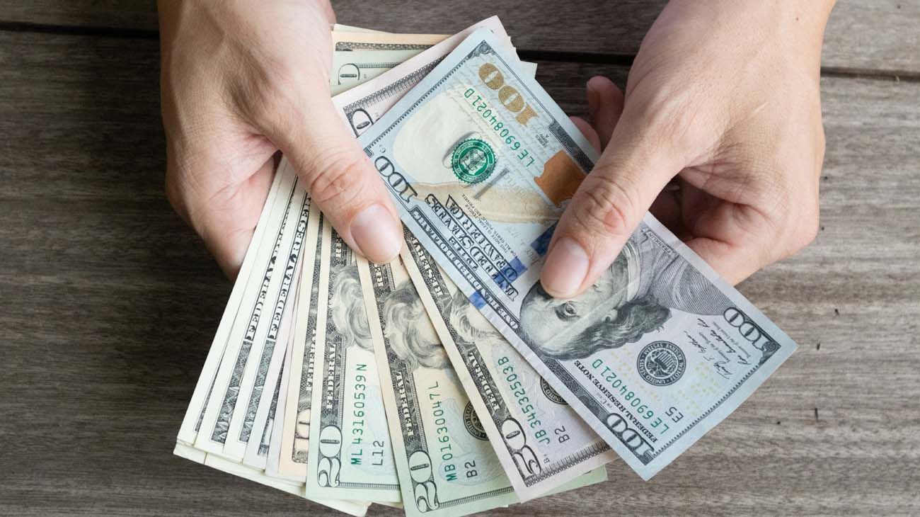 El dólar blue cierra con un leve alza este 28 de junio