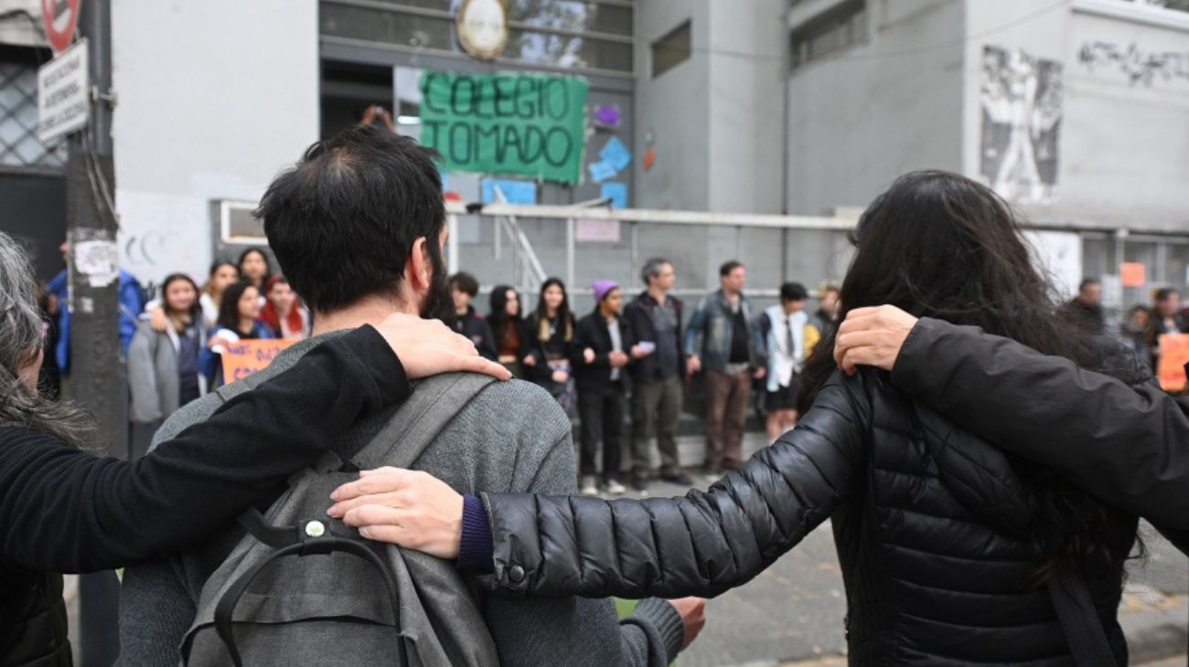Colegio Fader, la otra cara de la toma: refacciones y diálogo para llegar a un acuerdo